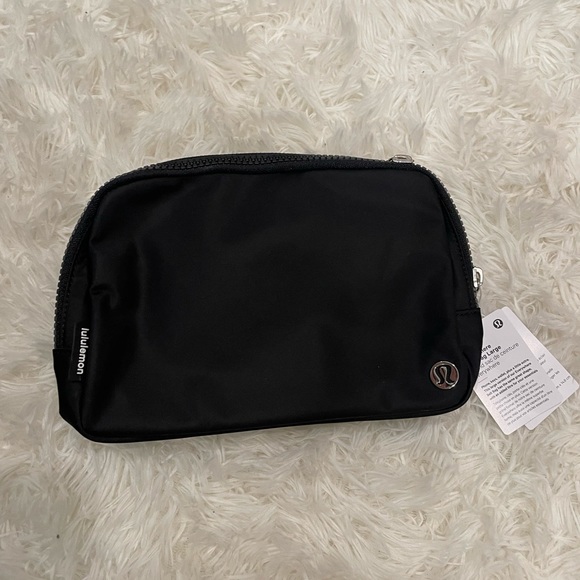 lululemon athletica Handbags - NWT lululemon large everywhere belt bag black